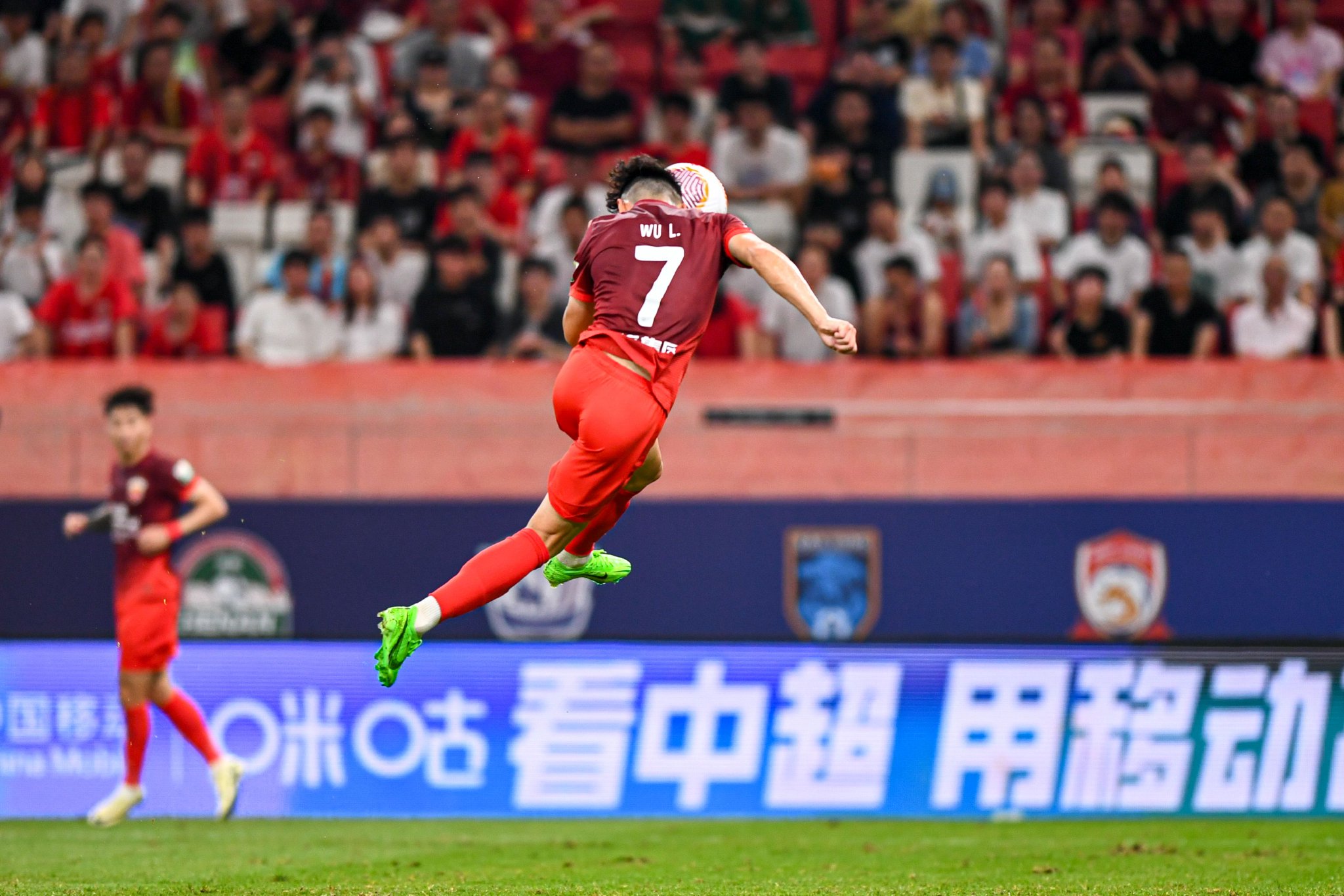 里程碑夜上海申花远射贴柱，法国杯今夜刷纪录，管理层满意，纪律约束更严格的简单介绍