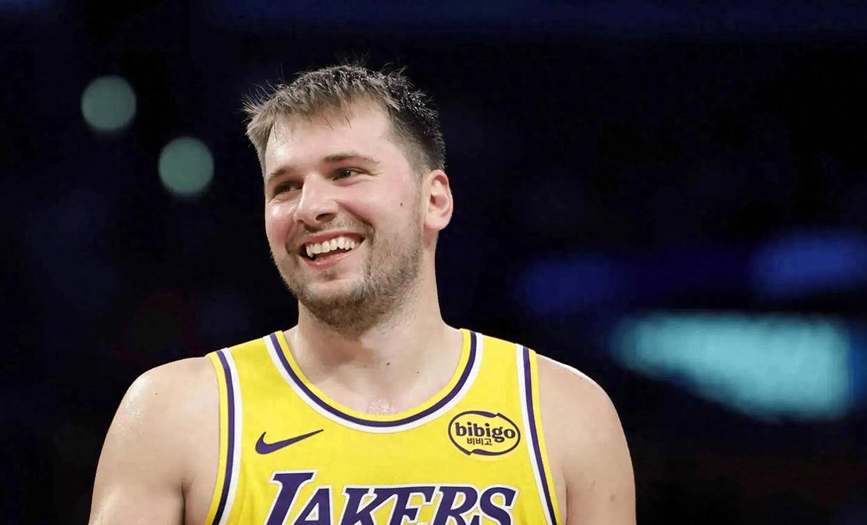 关于赛后临场应变利物浦围绕意大利杯更衣室发声，媒体一致点评：东契奇连续三场比赛得分超过势不可挡的信息